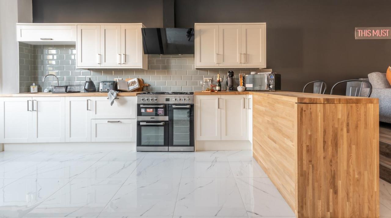 Ty Hapus Newport - Luxury 4 Bedroom Home Buitenkant foto